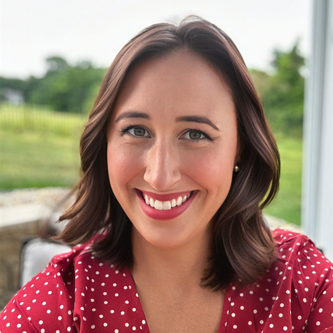 Headshot of Heather  Aliano